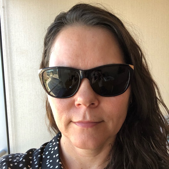 Authentic Tory Burch sunglasses with gold case - Picture 6 of 6